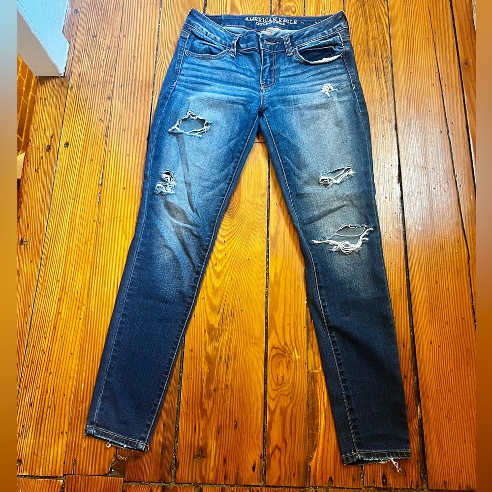 American Eagle Super Stretch Distressed Skinny Jean — Size: 4